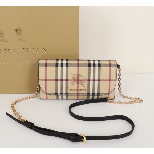 Burberry AAA Messenger Bags For Women #855552