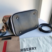 $190.00 USD Burberry AAA Quality Messenger Bags For Women #994979