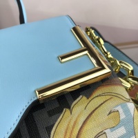 $172.00 USD Versace AAA Quality Messenger Bags For Women #994993