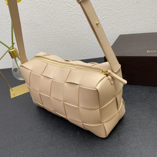 Replica Bottega Veneta BV AAA Quality Messenger Bags #1005458 $98.00 USD for Wholesale