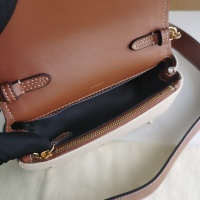 $172.00 USD Burberry AAA Quality Messenger Bags For Women #999371