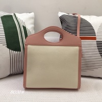 $96.00 USD Burberry AAA Quality Messenger Bags For Women #1108511