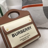 $96.00 USD Burberry AAA Quality Messenger Bags For Women #1108512