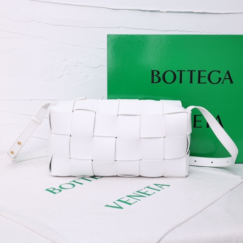 Bottega Veneta BV AAA Quality Messenger Bags For Women #1125426