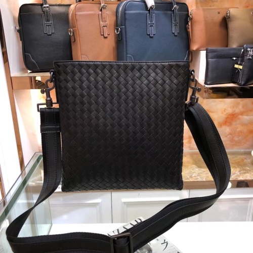 Bottega Veneta AAA Man Messenger Bags #1148252