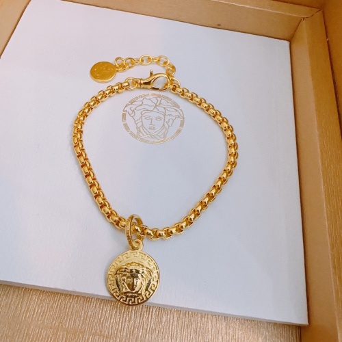 Versace Bracelets #1188962