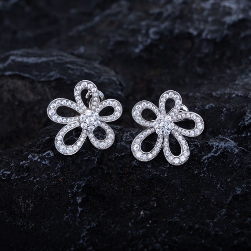 Replica Van Cleef & Arpels Earrings For Women #1203616 $68.00 USD for Wholesale