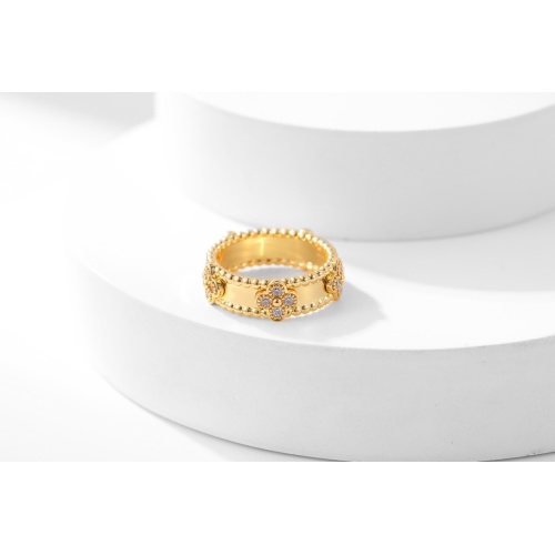 Van Cleef & Arpels Rings #1205364