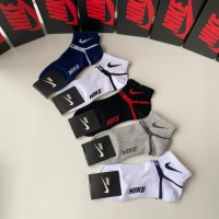 $27.00 USD Nike Socks #1221942