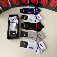 $27.00 USD Nike Socks #1221942