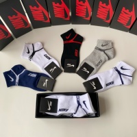 $27.00 USD Nike Socks #1221942