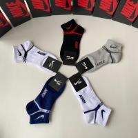 $27.00 USD Nike Socks #1221942