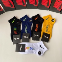 $27.00 USD Nike Socks #1221943