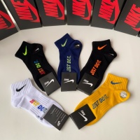 $27.00 USD Nike Socks #1221943