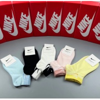 $25.00 USD Nike Socks #1221945