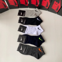 $25.00 USD Nike Socks #1241897