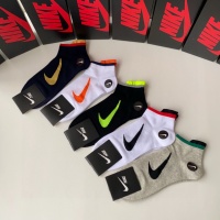 $25.00 USD Nike Socks #1241898