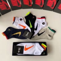 $25.00 USD Nike Socks #1241898