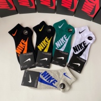 $25.00 USD Nike Socks #1241899