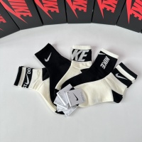 $25.00 USD Nike Socks #1241975