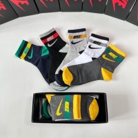 $25.00 USD Nike Socks #1249016