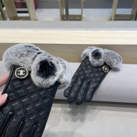 $52.00 USD Celine Gloves For Women #1249501