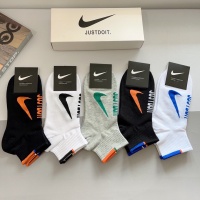 $27.00 USD Nike Socks #1261223