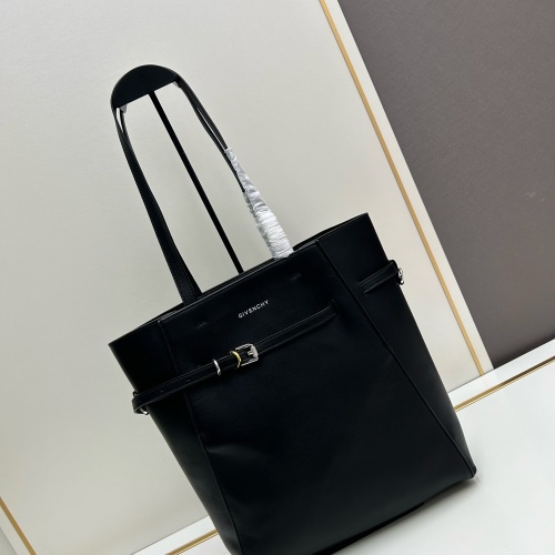 Givenchy AAA Quality Shoulder Bags For Women #1268420