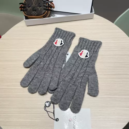 Moncler Gloves #1278948