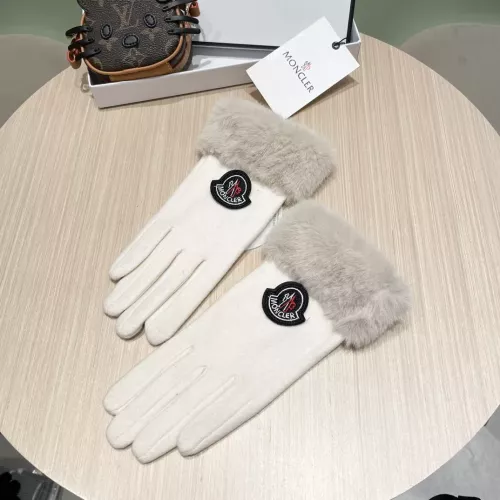 Moncler Gloves #1279269