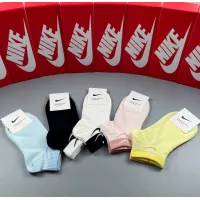 $25.00 USD Nike Socks For Women #1325535