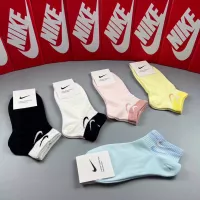 $25.00 USD Nike Socks For Women #1325535