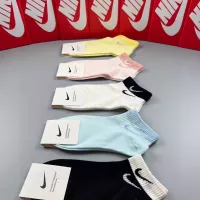 $25.00 USD Nike Socks For Women #1325535