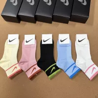 $25.00 USD Nike Socks For Women #1332426