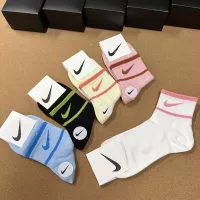 $25.00 USD Nike Socks For Women #1332426