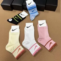 $25.00 USD Nike Socks For Women #1332426