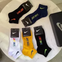 $25.00 USD Nike Socks #1352876