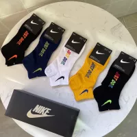 $25.00 USD Nike Socks #1352876