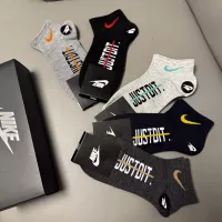 $25.00 USD Nike Socks #1360132