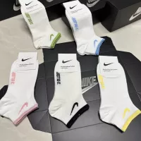 $25.00 USD Nike Socks For Women #1360319