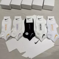 $25.00 USD Nike Socks For Women #1360320