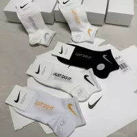 $25.00 USD Nike Socks For Women #1360320