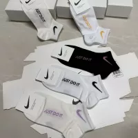 $25.00 USD Nike Socks For Women #1360320