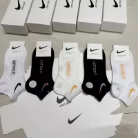 $25.00 USD Nike Socks For Women #1360321