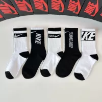 $29.00 USD Nike Socks #1377792