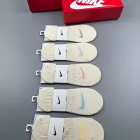 $25.00 USD Nike Socks For Women #1378398