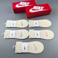 $25.00 USD Nike Socks For Women #1378398