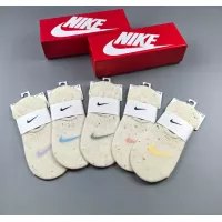 $25.00 USD Nike Socks For Women #1378398