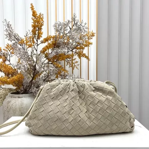 Bottega Veneta BV AAA Quality Messenger Bags For Women #1388032