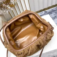 $112.00 USD Bottega Veneta BV AAA Quality Messenger Bags For Women #1388014